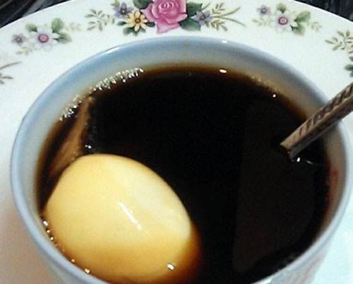 紅糖水煮雞蛋致癌？中老年十月易感謠言盤點